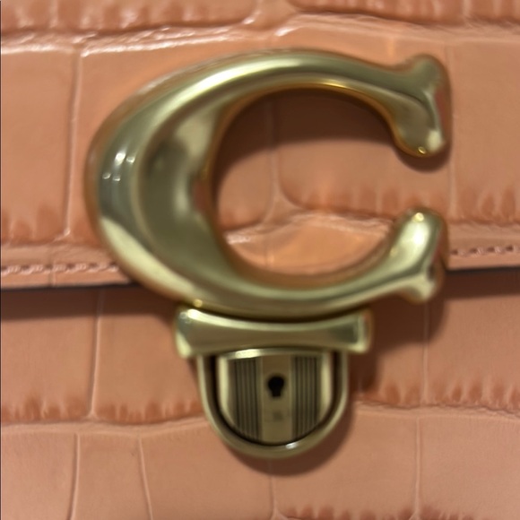 Coach Light Coral  Bag with Gold Hardware and matching wallet - Picture 2 of 14